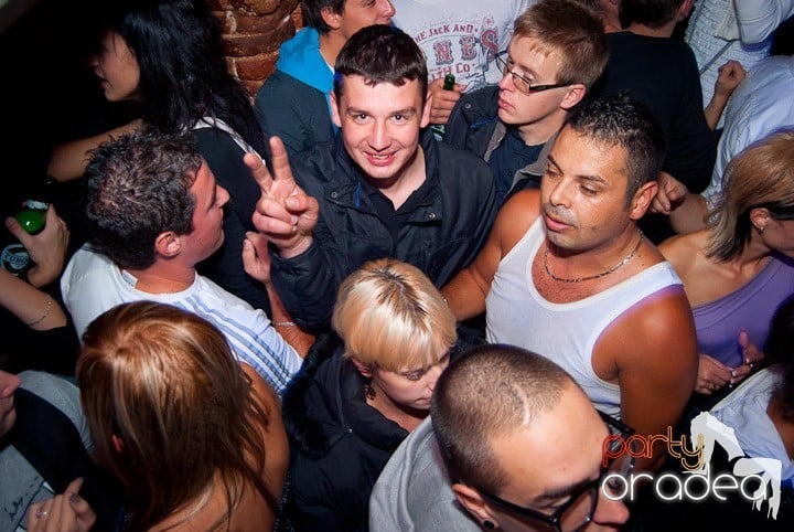 Party în Escape sâmbătă seara, 