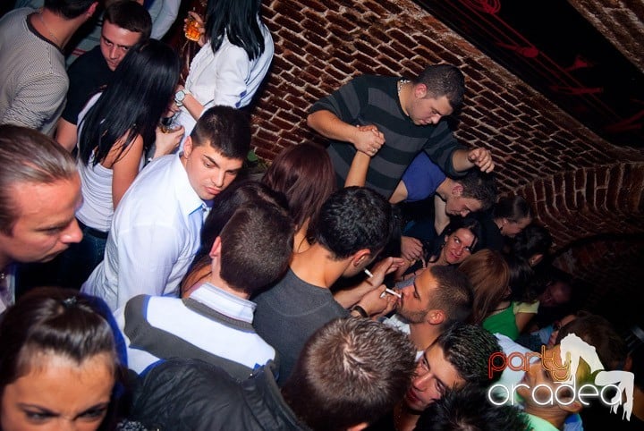 Party în Escape sâmbătă seara, 