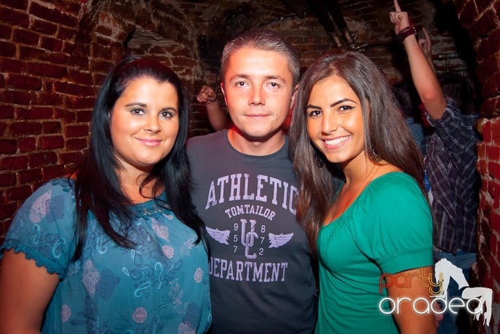 Party în Escape sâmbătă seara, 