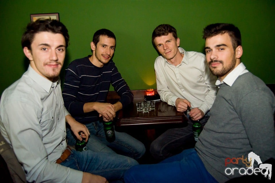 Party în Green Pub, Green Pub