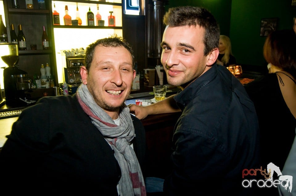 Party în Green Pub, Green Pub