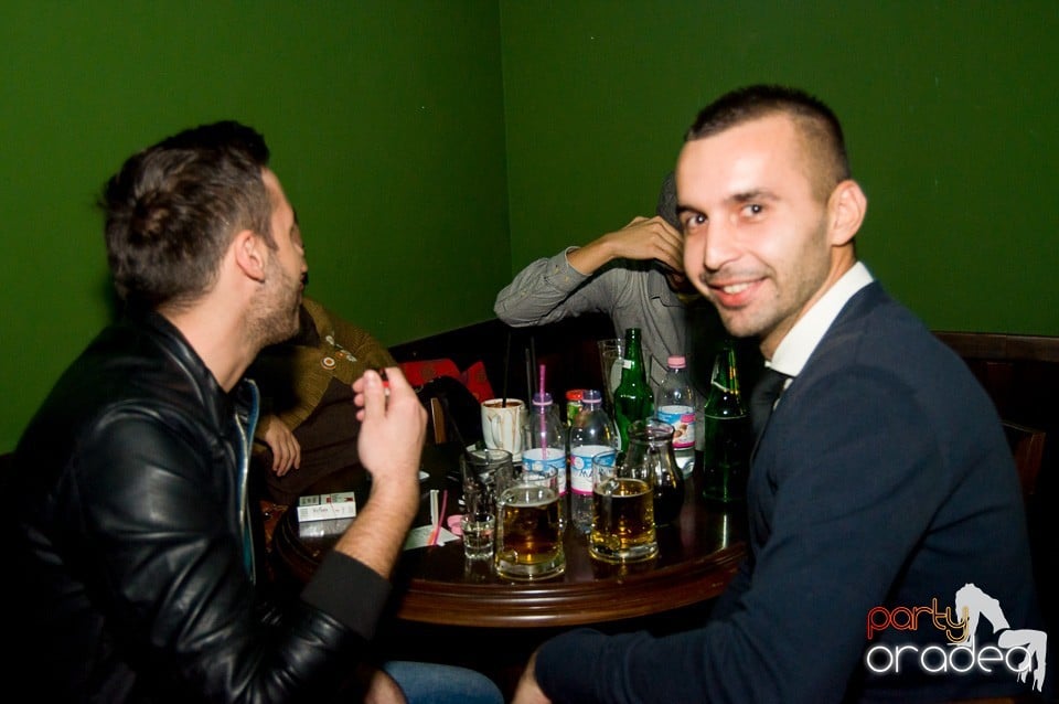 Party în Green Pub, Green Pub