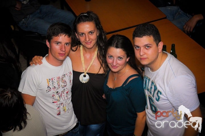 Party în Student's Place, Student's Place