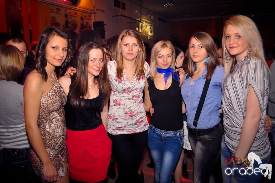 Party în Student's Place, Student's Place