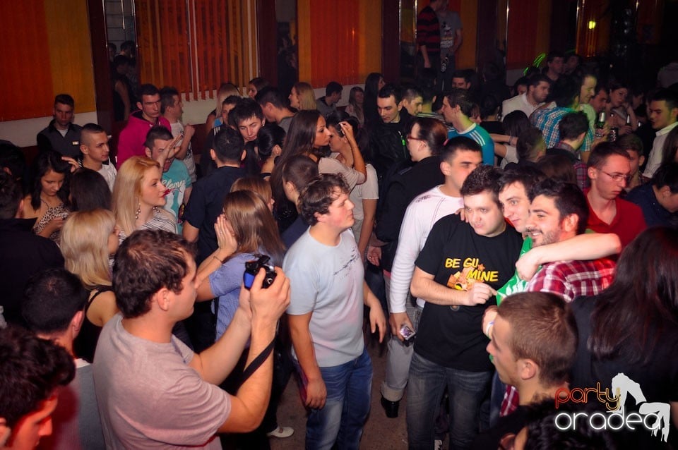Party în Student's Place, Student's Place