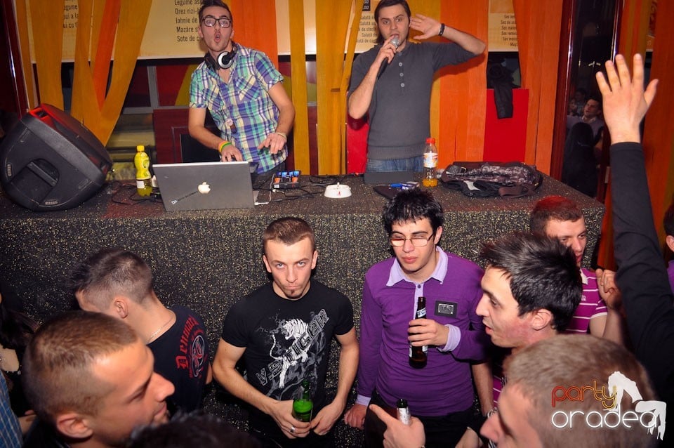 Party în Student's Place, Student's Place