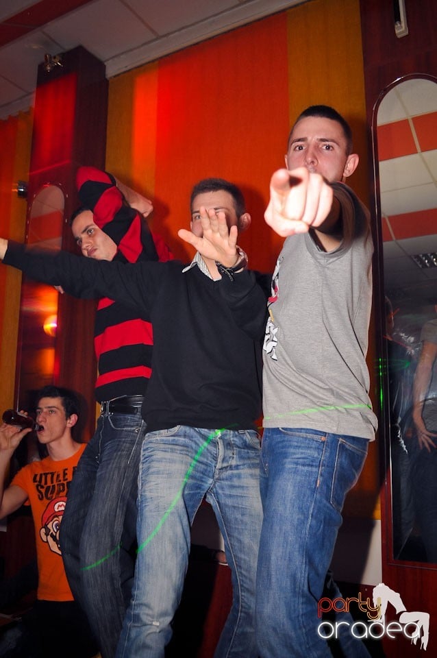 Party în Student's Place, Student's Place
