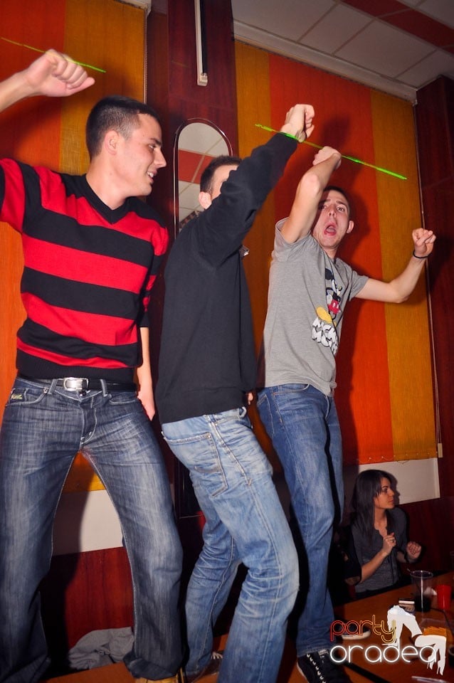 Party în Student's Place, Student's Place