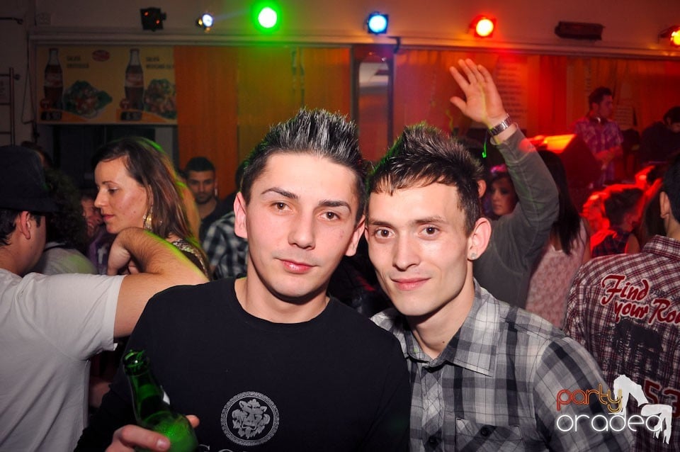 Party în Student's Place, Student's Place
