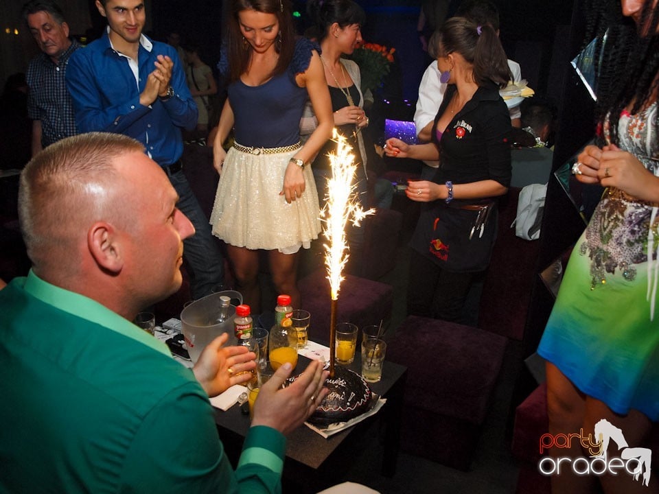 Party în The One,