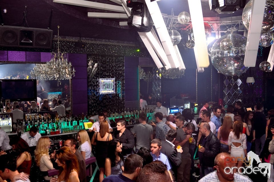 Party în The One,