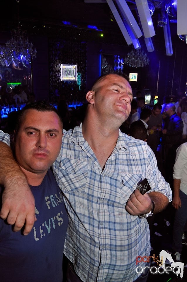 Party în The One,