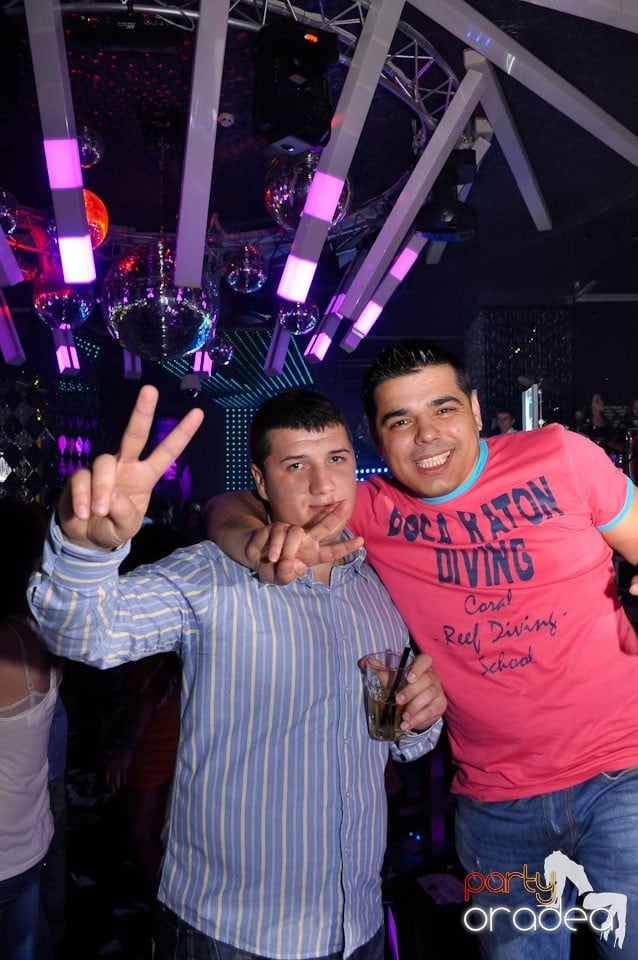 Party în The One,