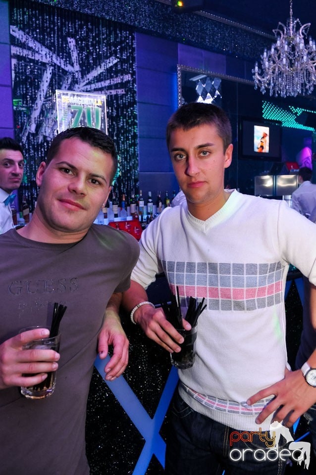 Party în The One,