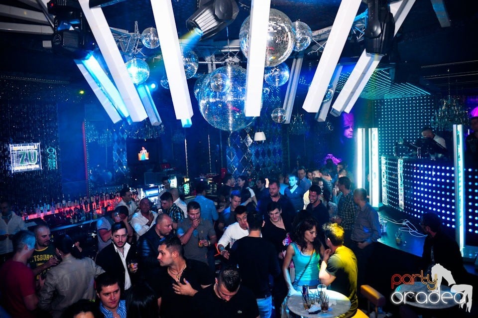 Party în The One,
