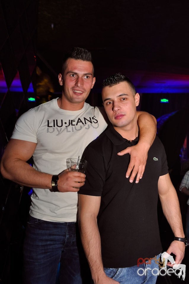Party în The One,