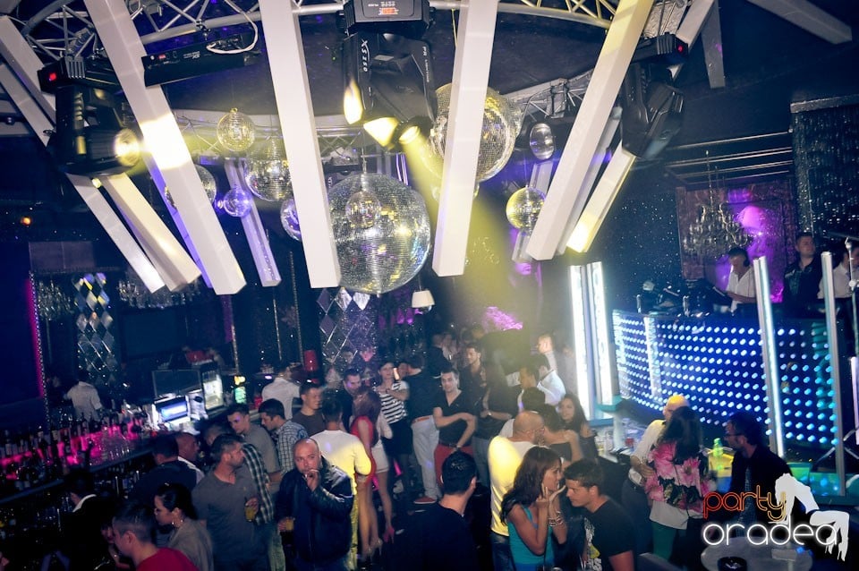 Party în The One,