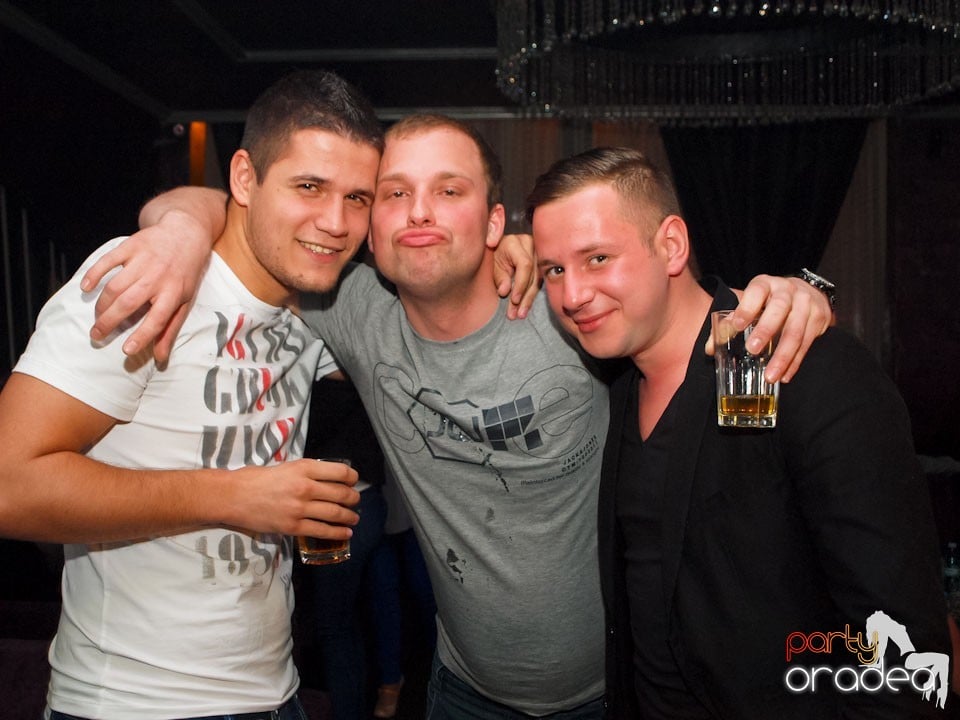 Party în The One,