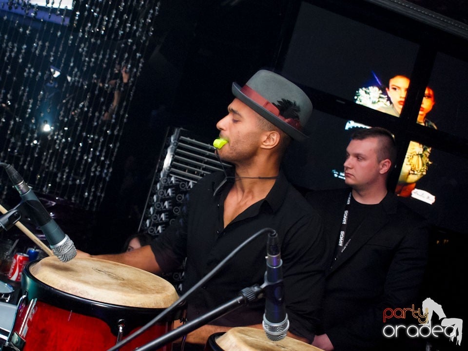 Party în The One,