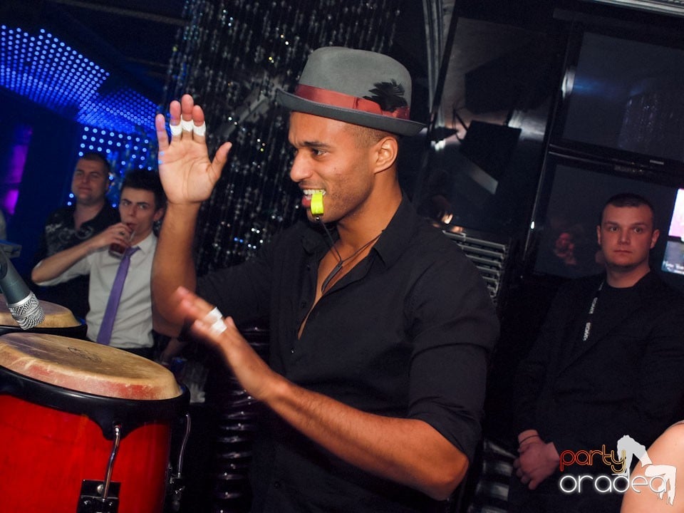 Party în The One,