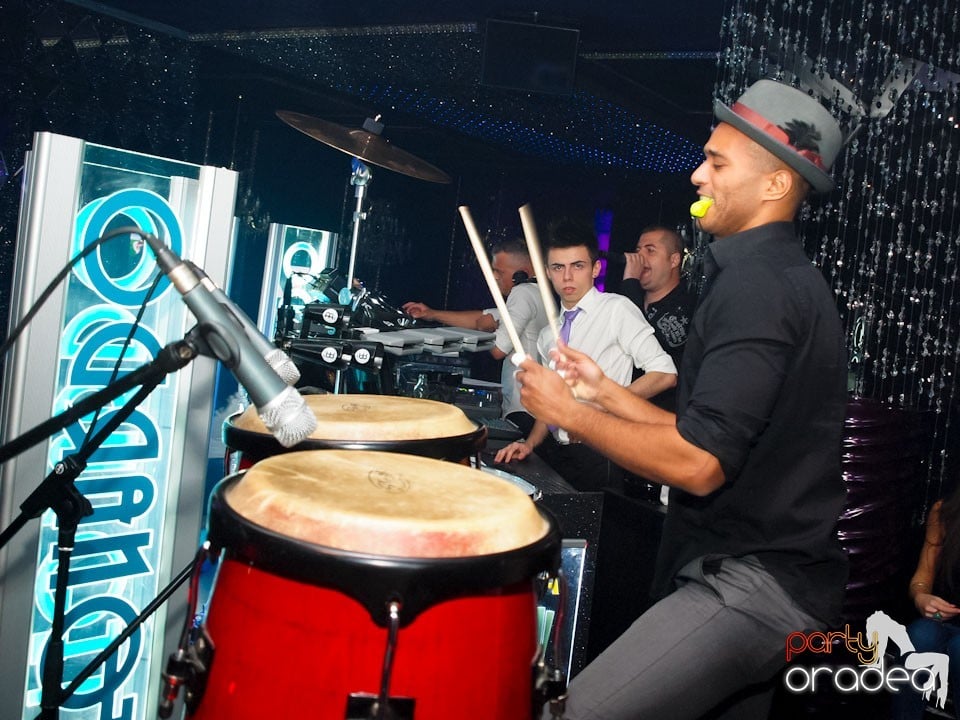 Party în The One,