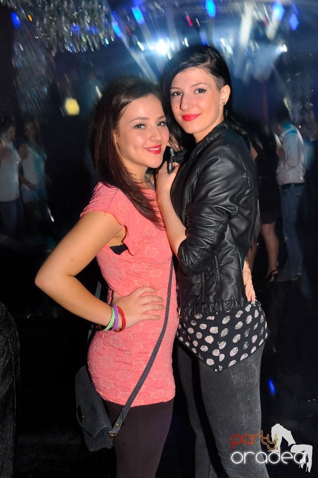Party în The One,