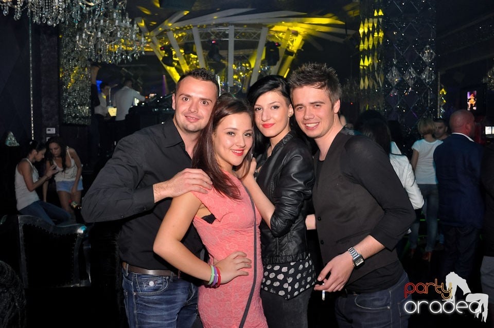 Party în The One,