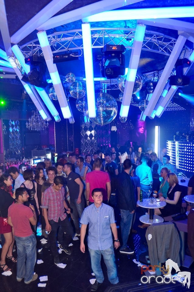 Party în The One,