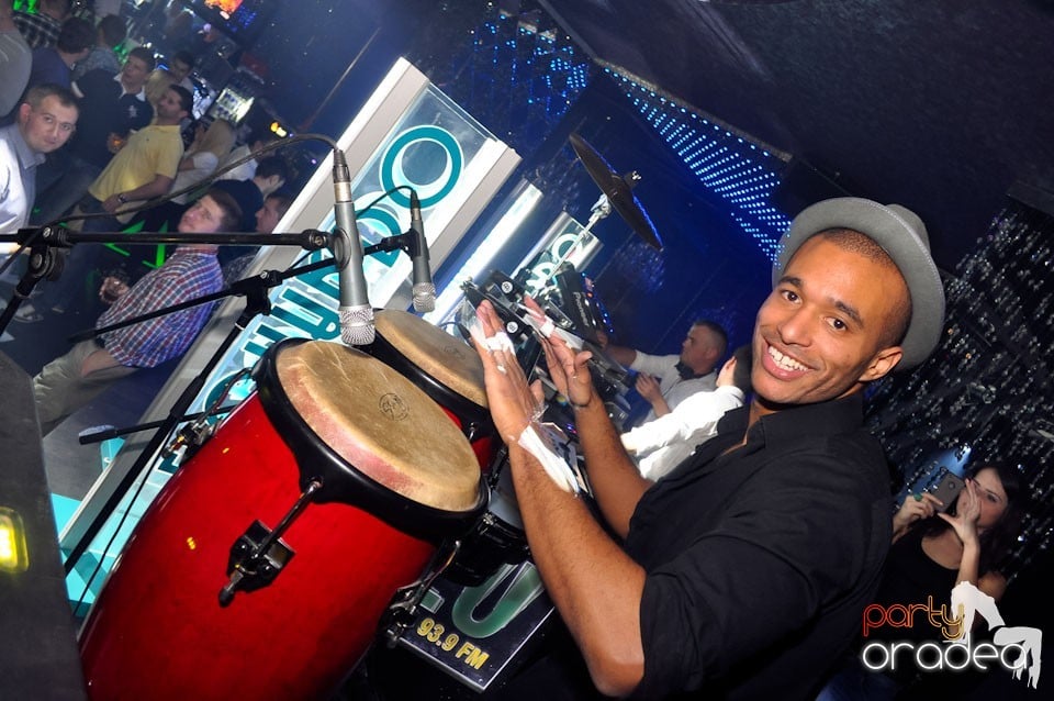 Party în The One,
