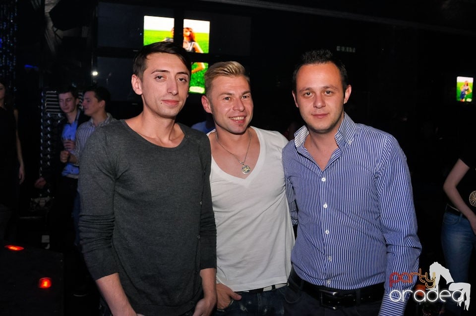 Party în The One,