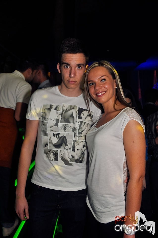 Party în The One,