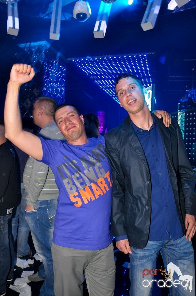 Party în The One,