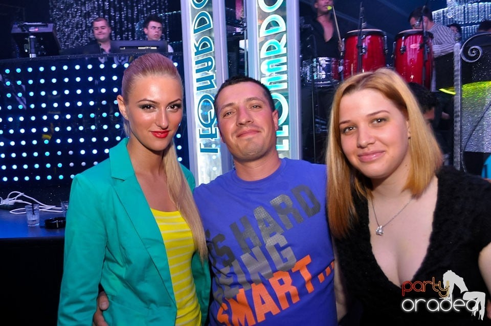 Party în The One,