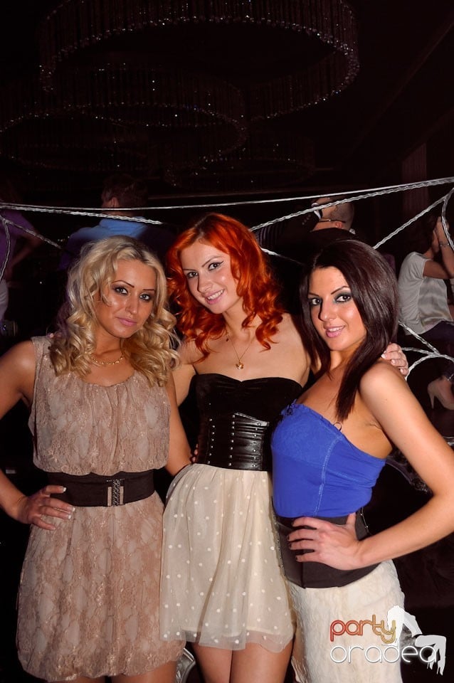 Party în The One,