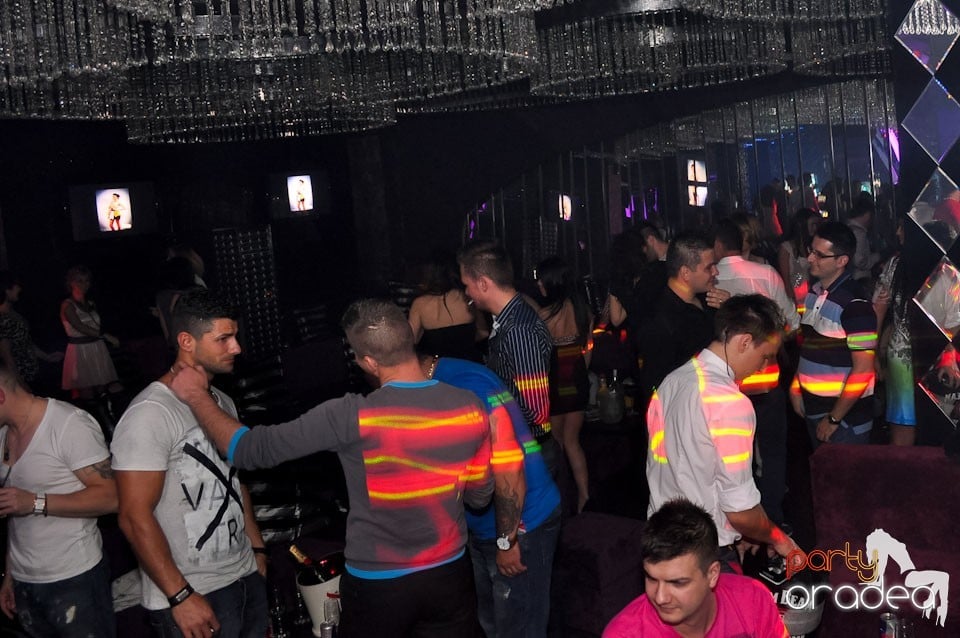 Party în The One,