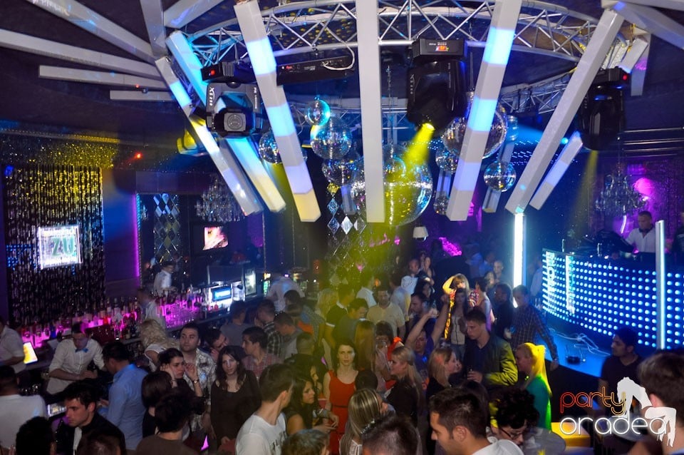 Party în The One,
