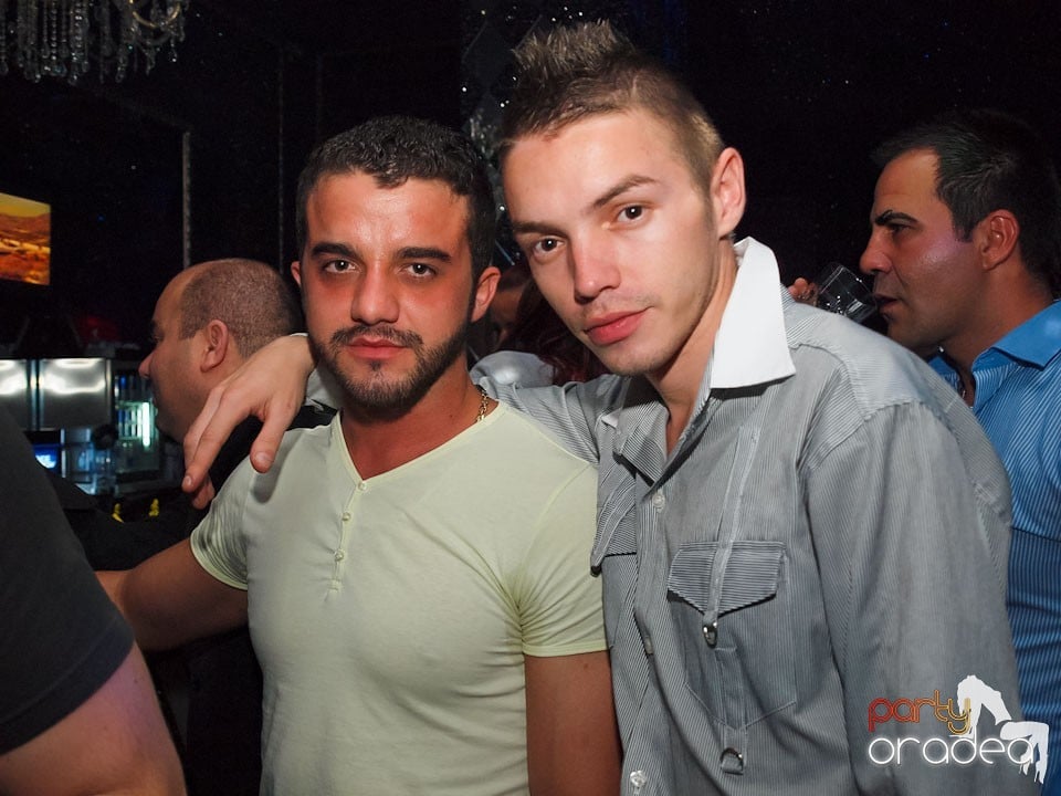 Party în The One,