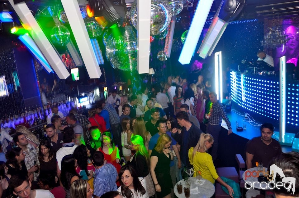 Party în The One,