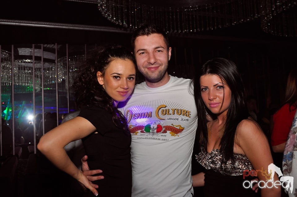 Party în The One,