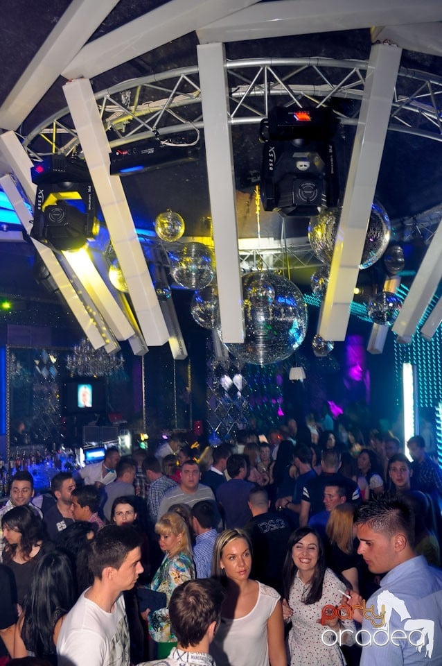 Party în The One,