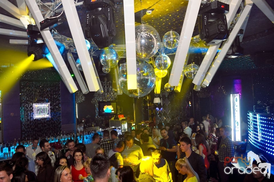 Party în The One,