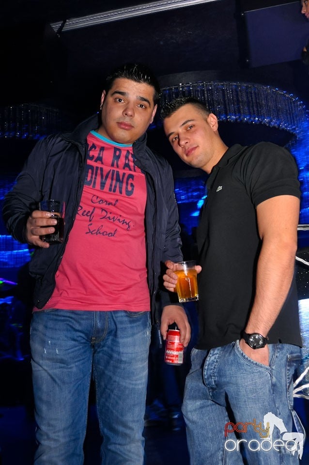 Party în The One,