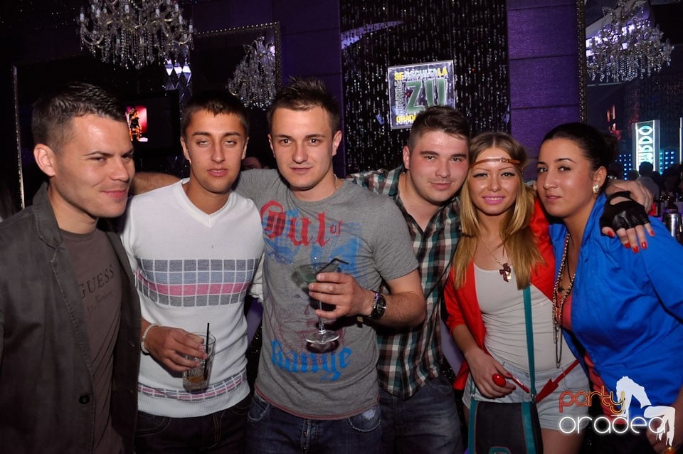 Party în The One,