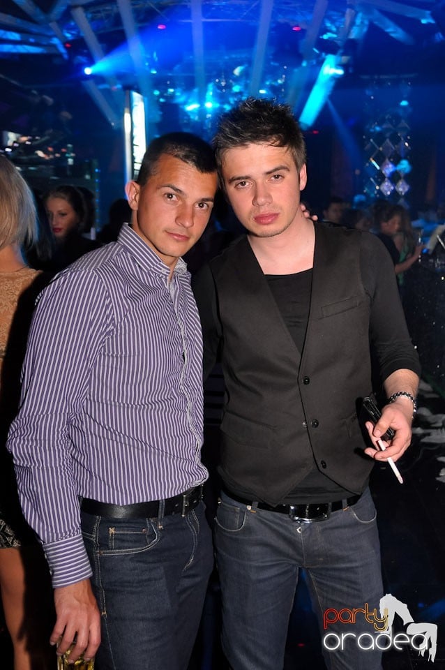 Party în The One,