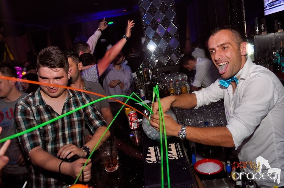 Party în The One,