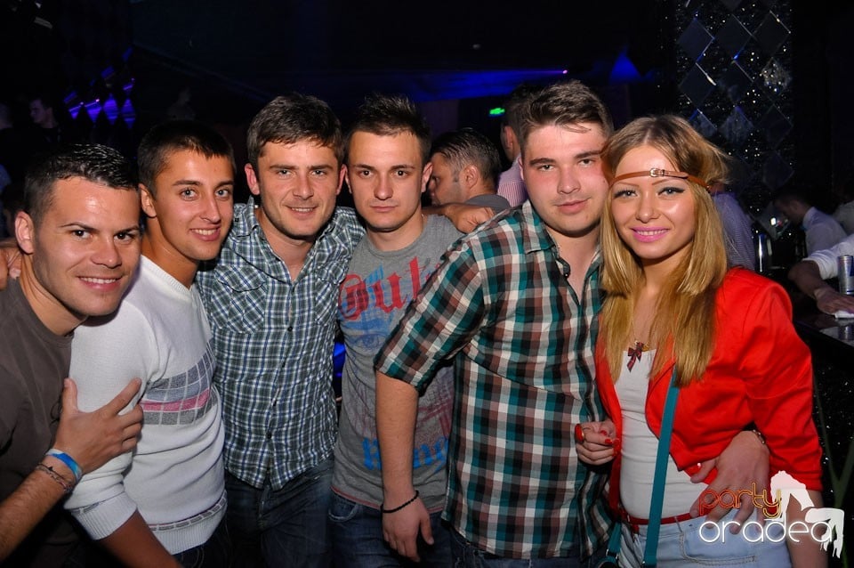 Party în The One,