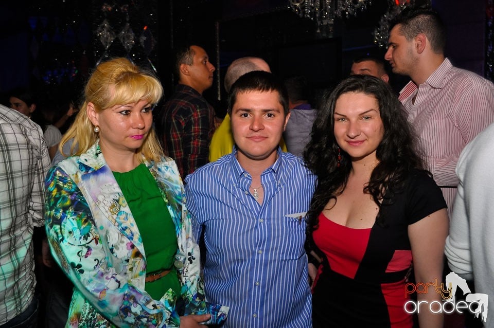 Party în The One,