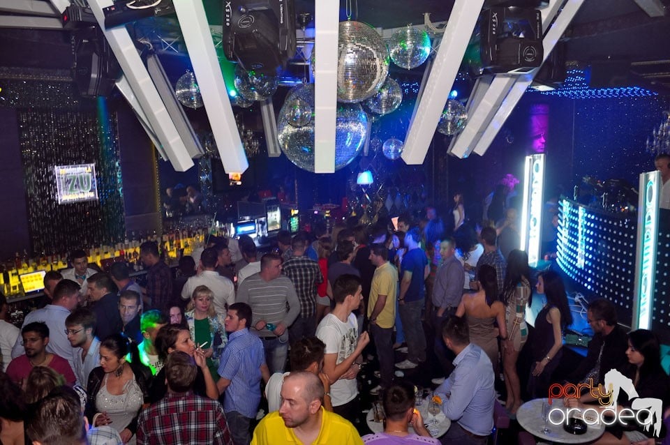 Party în The One,