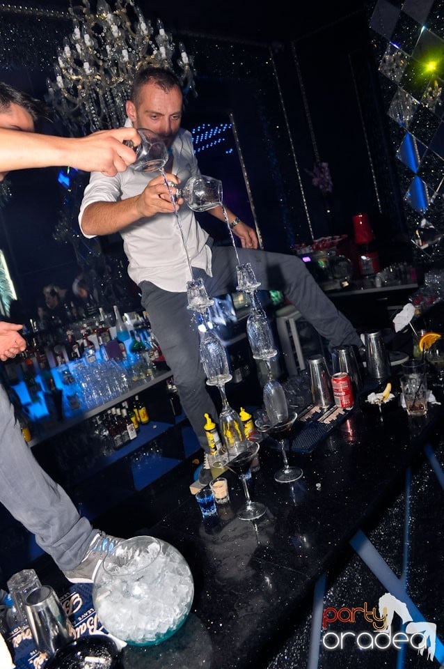 Party în The One,