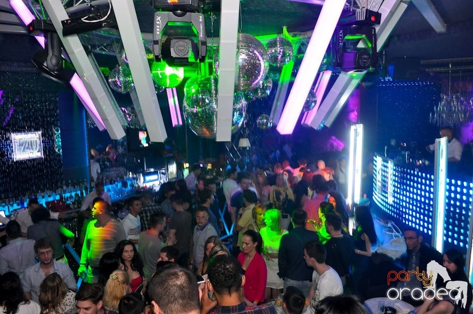 Party în The One,
